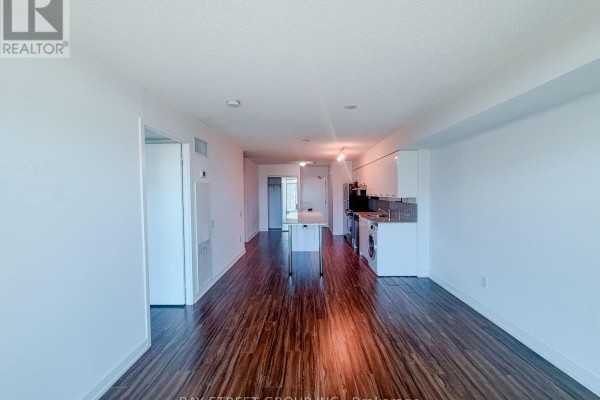 Kitchen - 701 - 33 Singer Court, Toronto, ON M2K0B4 Photo 3