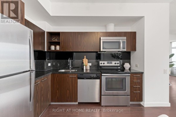 Kitchen - 701 - 390 Cherry Street, Toronto, ON M5A0E2 Photo 3