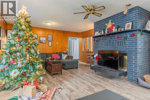 Full bathroom - 701 10th Avenue, Castlegar, BC V1N1K8 Photo 4