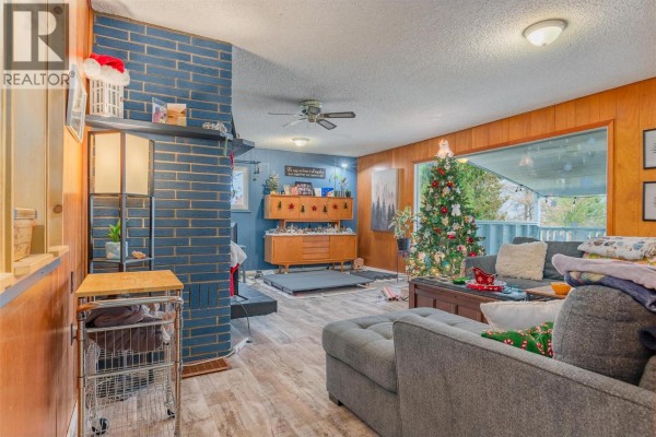 Foyer - 701 10th Avenue, Castlegar, BC V1N1K8 Photo 5