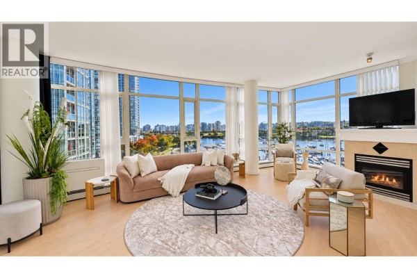 701 1111 Marinaside Crescent, Vancouver, BC V6Z2Y3 Photo 2