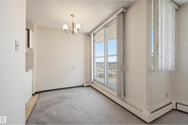 #701 12141 Jasper Av Nw, Edmonton, AB T5N3X8 Photo 5
