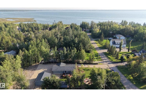Den - #701 55107 Rge Road 33, Rural Lac Ste  Anne County, AB T0E0A0 Photo 4