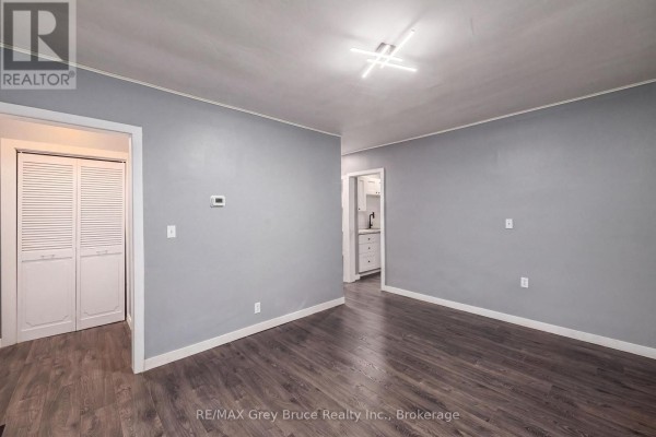 Kitchen - 701 5th Street E, Owen Sound, ON N4K1E4 Photo 4