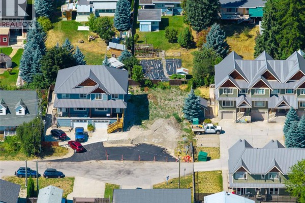 701 Center Street, Revelstoke, BC, photo 2
