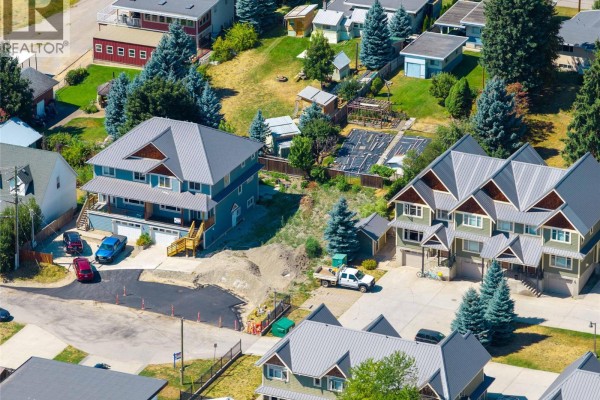 701 Center Street, Revelstoke, BC, photo 3