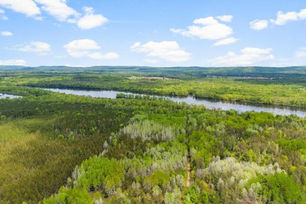701 Ch. Des Outaouais, L Ile Du Grand Calumet, QC, photo 2