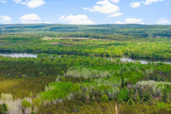 701 Ch. Des Outaouais, L Ile Du Grand Calumet, QC J0X1J0 Photo 4