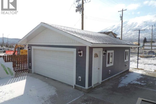 Kitchen - 701 Geikie Street, Jasper, AB T0E1E0 Photo 3