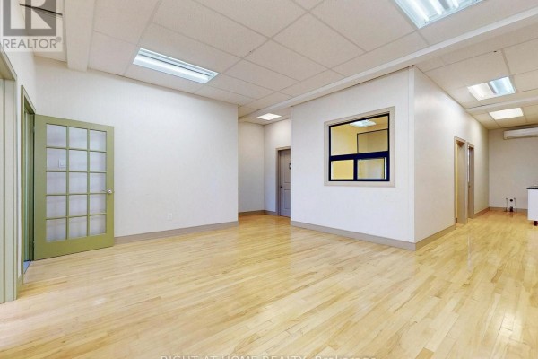 701 The Queensway Avenue, Toronto, ON M8Y1L2 Photo 5