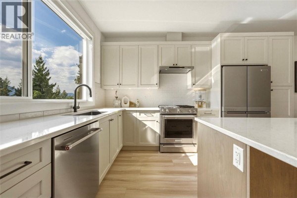 Dining nook - 7012 Manning Place, Vernon, BC V1B0B6 Photo 3