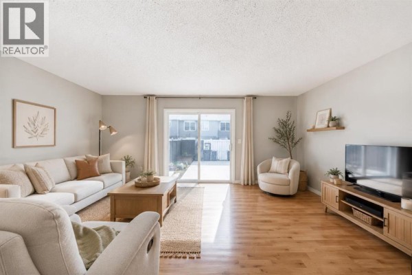 Kitchen - 702, 9930 Bonaventure Drive Se, Calgary, AB T2J4L4 Photo 3