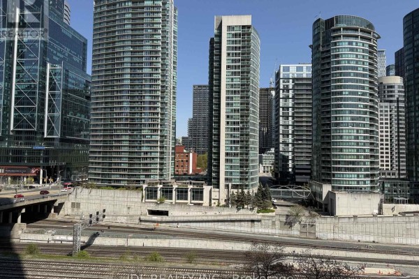 702 - 1 Concord Cityplace Way, Toronto, ON M5V0X3 Photo 2