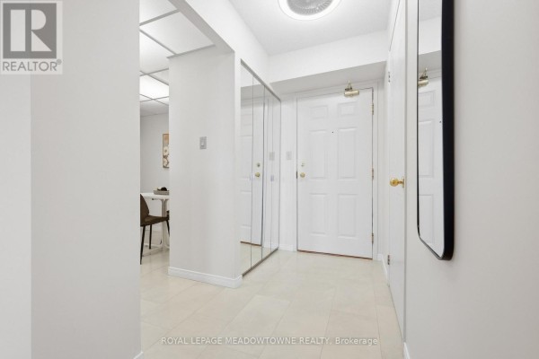 Primary Bedroom - 702 - 20 Mcfarlane Drive, Halton Hills, ON L7G5J8 Photo 4