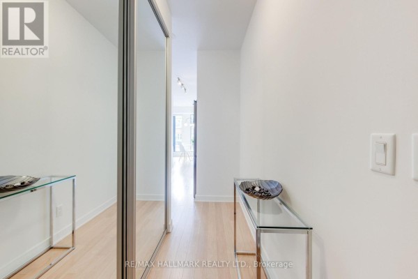 Primary Bedroom - 702 - 32 Camden Street, Toronto, ON M5V1V1 Photo 4