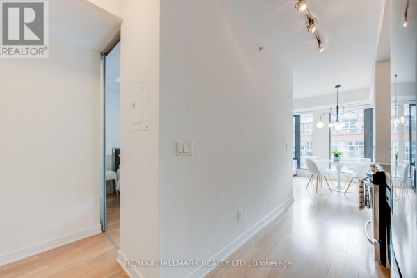 702 - 32 Camden Street, Toronto, ON M5V1V1 Photo 5