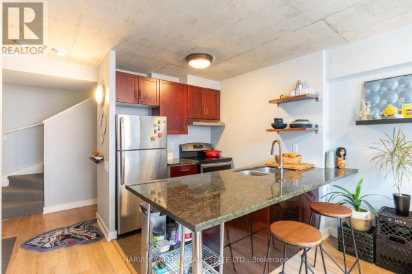 Kitchen - 702 - 36 Charlotte Street, Toronto, ON M5V3P7 Photo 3