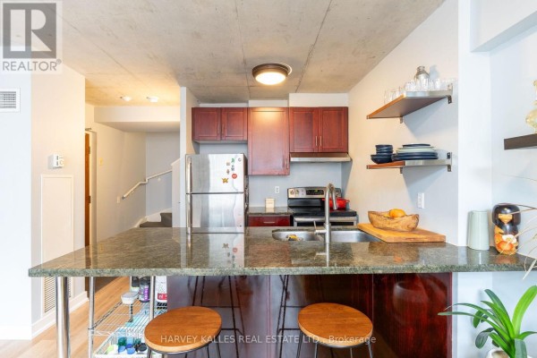 Living room - 702 - 36 Charlotte Street, Toronto, ON M5V3P7 Photo 4