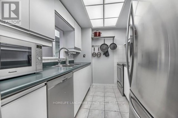 Primary Bedroom - 702 - 5 Concorde Place, Toronto, ON M3C3M8 Photo 4