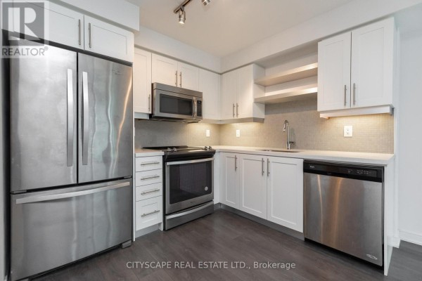 Primary Bedroom - 702 - 525 Adelaide Street W, Toronto, ON M5V1T6 Photo 4