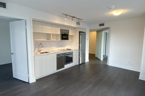 Dining room - 702 - 7 Mabelle Avenue, Toronto, ON M5T0C9 Photo 3