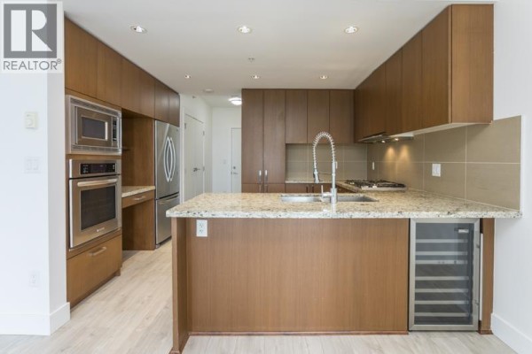 702 1155 The High Street, Coquitlam, BC V3B7W4 Photo 3