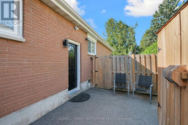 702 Crystal Street, Ottawa, ON K1K2G2 Photo 4