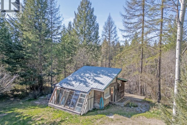 Den - 702 Forner Road, Lister, BC V0B1G2 Photo 5