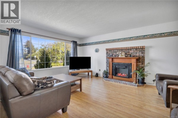 702 Forsyth Ave, Parksville, BC, photo 3