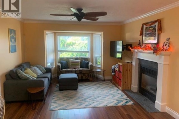 Ensuite - 702 Hamilton Ave, Nanaimo, BC V9R4G6 Photo 4