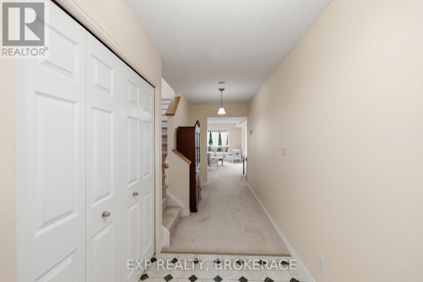 702 Maclean Court, Kingston), ON K7K7L8 Photo 5