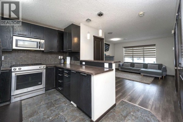 4pc Bathroom - 702 Panamount Boulevard Nw, Calgary, AB T3K0P7 Photo 5