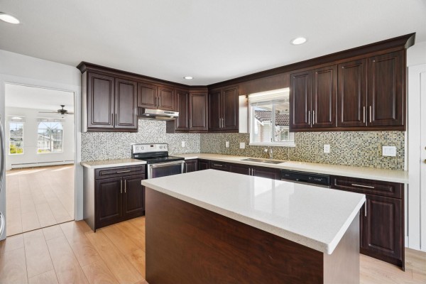 7021 143a Street, Surrey, BC V3W0X5 Photo 3