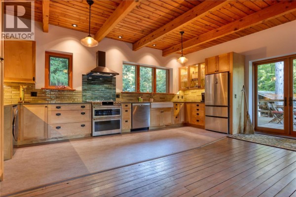 Kitchen - 7025 Beggs Road, Nelson, BC V1L5P6 Photo 3
