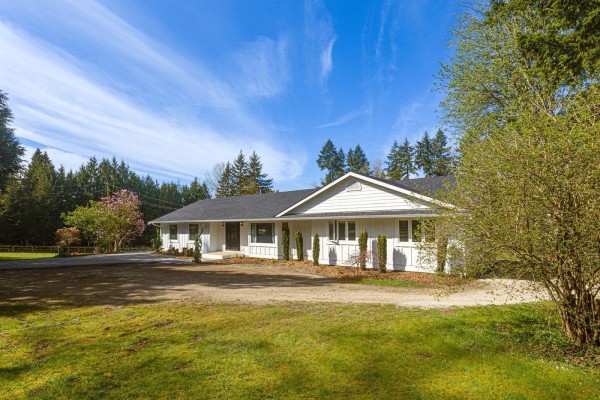 7025 Hesslea Crescent, Abbotsford, BC V4X2C2 Photo 3