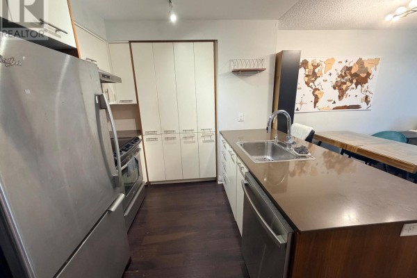 Kitchen - 703 - 1 Valhalla Inn Road, Toronto, ON M9B1S9 Photo 3