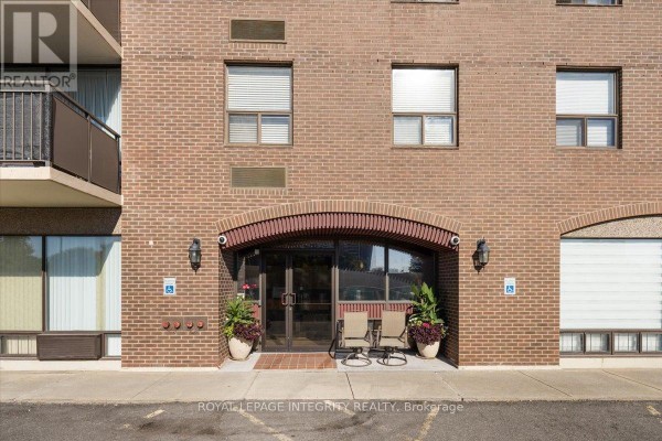 703 - 1190 Richmond Road, Ottawa, ON K2B8J3 Photo 5