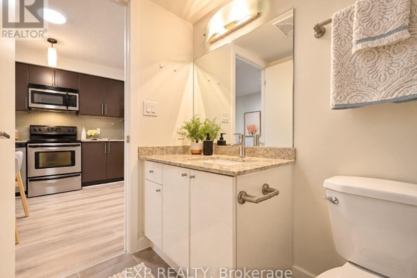 703 - 18 Harbour Street, Toronto, ON M5J2Z6 Photo 2