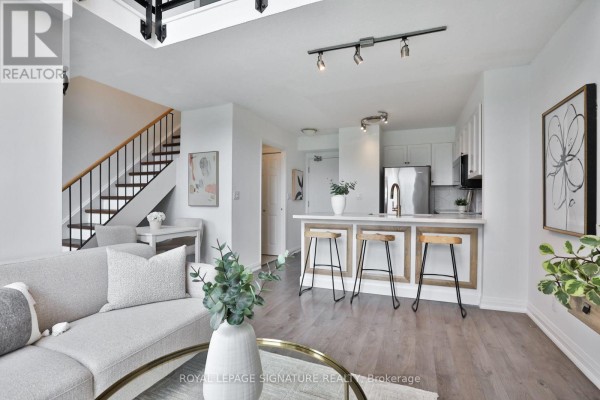 Living room - 703 - 18 Merton Street, Toronto, ON M4S3G9 Photo 3
