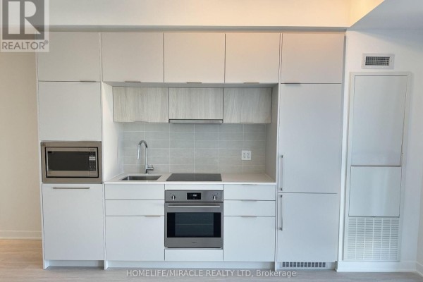 703 - 185 Alberta Avenue, Toronto, ON M6C0A5 Photo 3