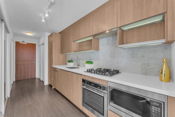 703 13696 100 Avenue, Surrey, BC V3T0L5 Photo 3