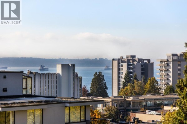 703 1737 Duchess Avenue, West Vancouver, BC V7V1P8 Photo 2