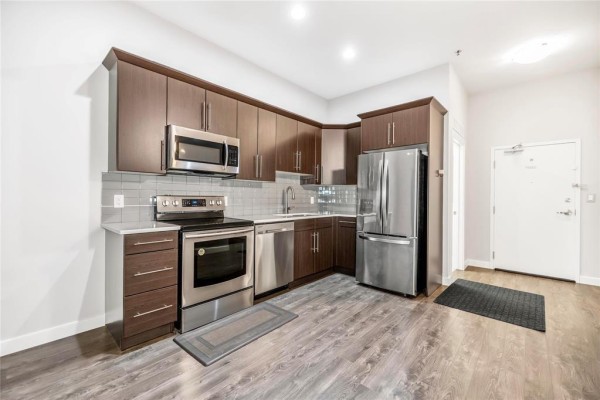 Eat in kitchen - 703 80 Barnes Street, Winnipeg, MB R3T3N7 Photo 4