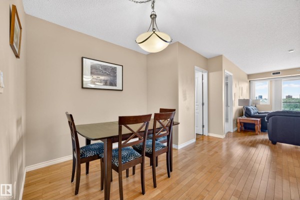 Kitchen - #703 9707 106 St Nw, Edmonton, AB T5K0B7 Photo 3