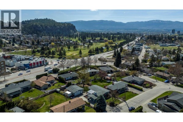 703 Glenburn Street, Kelowna, BC, photo 3