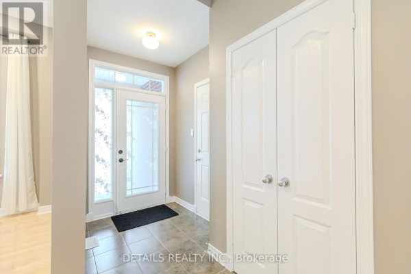Living room - 703 Kilmar Crescent, Ottawa, ON K2T0B1 Photo 4