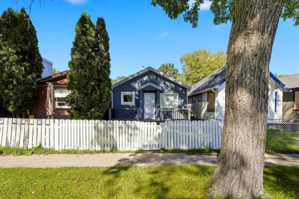 4pc Bathroom - 703 Lorette Avenue, Winnipeg, MB R3M1T7 Photo 4