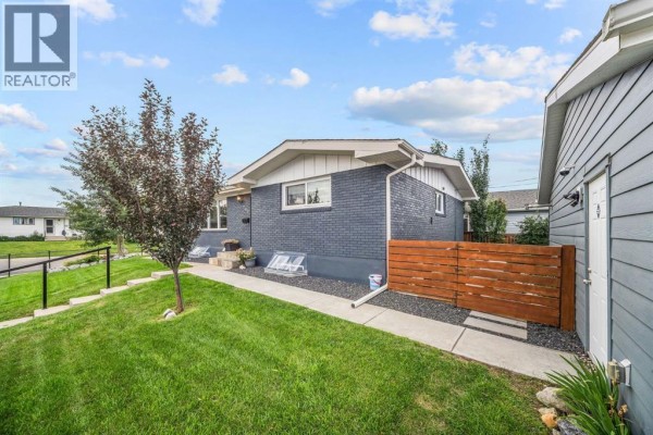 Bedroom - 703 Millar Road Ne, Calgary, AB T2E5Z6 Photo 2