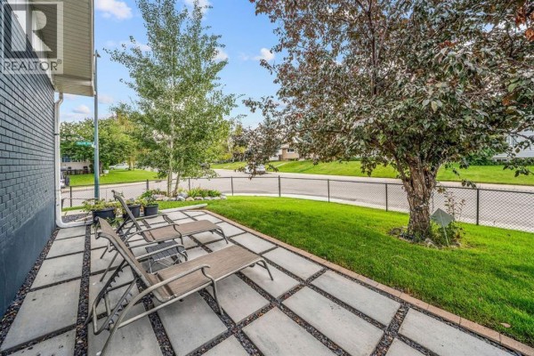 Kitchen - 703 Millar Road Ne, Calgary, AB T2E5Z6 Photo 5