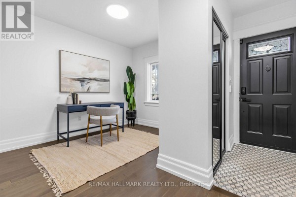 Dining room - 703 Mortimer Avenue, Toronto, ON M4C2K1 Photo 3